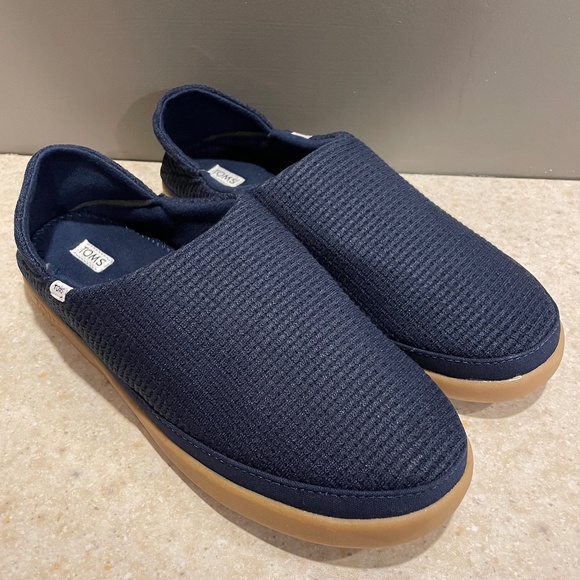 TOMS Ezra Slipper Scuff Waffle Knit Indoor Outdoor Cushioned Insole Navy W9 - Picture 1 of 8